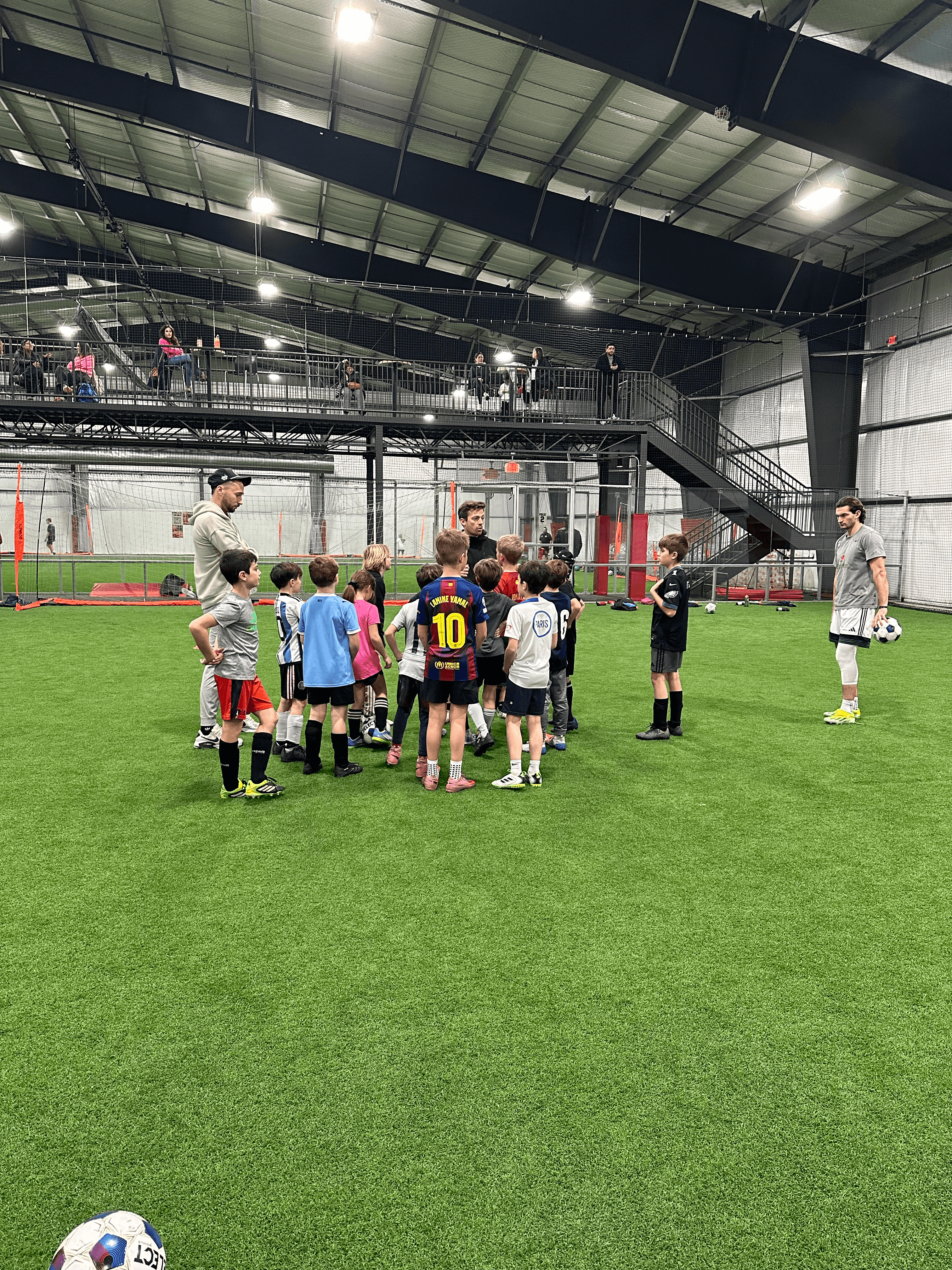 Antoine Hoppenot leading a technical training session